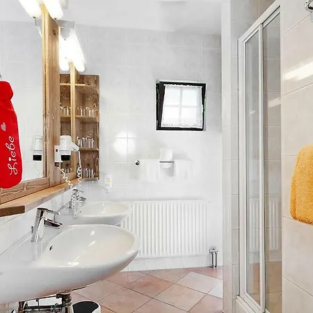 Holiday Village Naturel Hoteldorf Schonleitn Latschach Ob Dem Faaker See Okt02506 Cya Faak am See